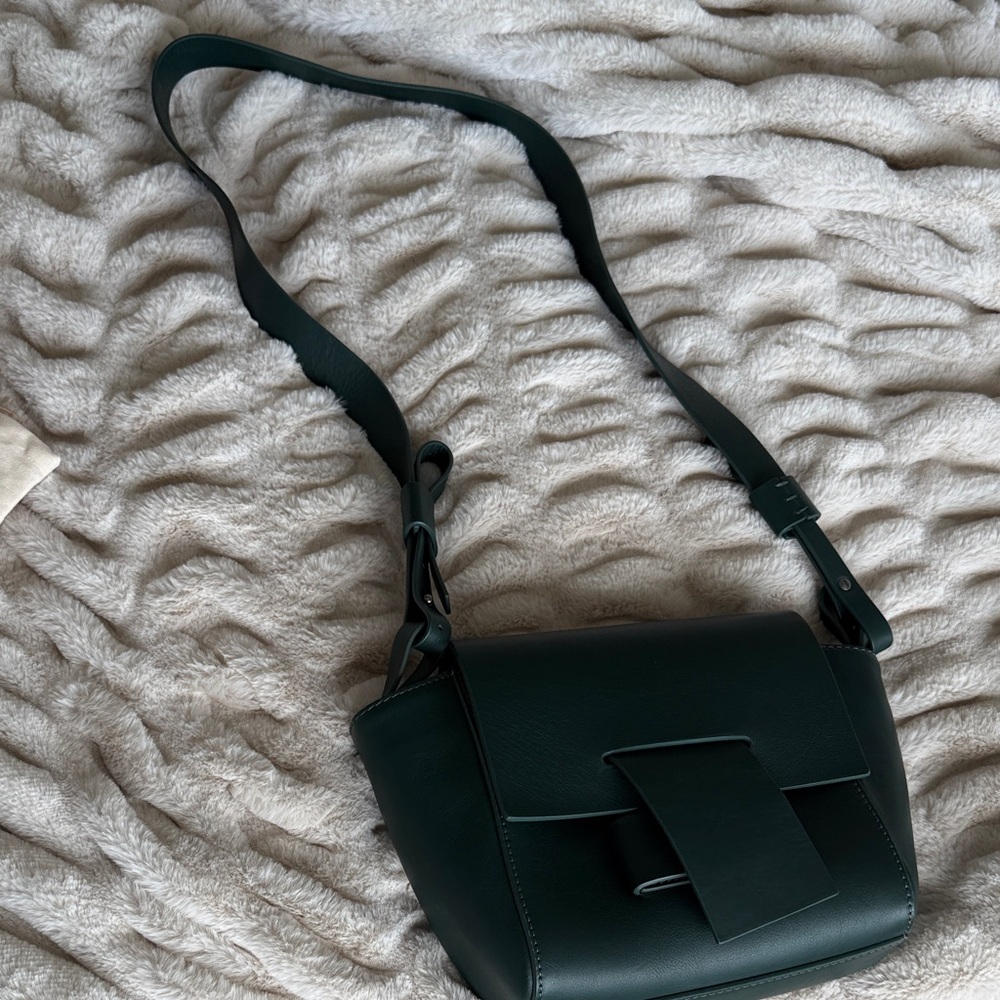 Chic Forest Green Crossbody Bag - Picture 2 of 6